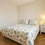 2 Bedroom Cozy In Equemauville