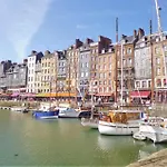 2 Bedroom Cozy In Equemauville