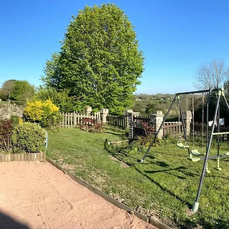 2 Bedroom Gorgeous Home In Equemauville Holiday home